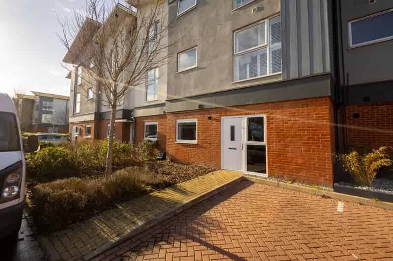 2 Bedroom Flat for Sale Hawkinge Kent