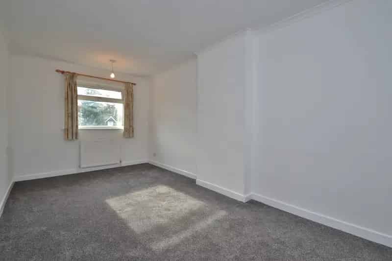 3 Bedroom Semi-Detached House to Rent