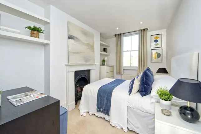 Flat for sale in Elgin Crescent, London W11