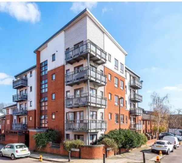 Flat For Rent in Reading, England