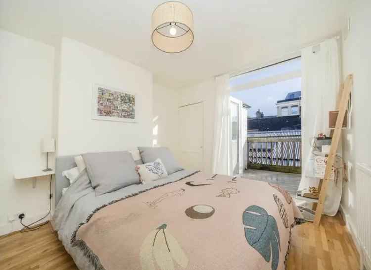 Victorian Apartment with Roof Terraces Near Battersea Park