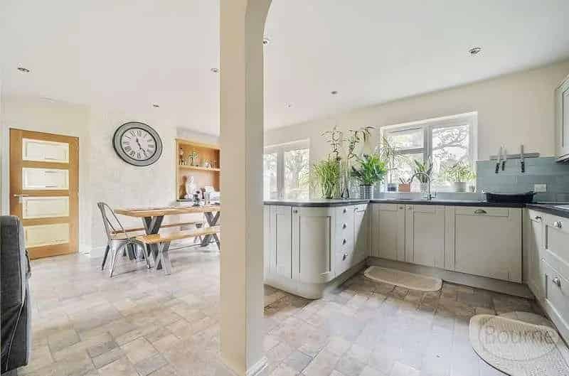 Chalet-Style 3 Bed Detached Bungalow for Sale