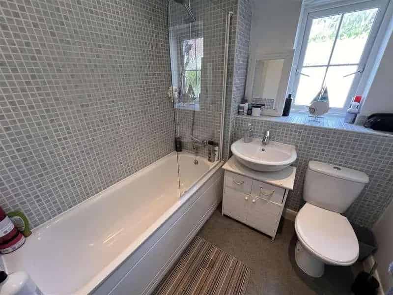 2 Bed Flat for Sale in Sought-After Waterside Village