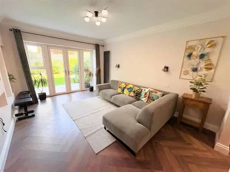 5_6 Bedroom Detached House For Sale