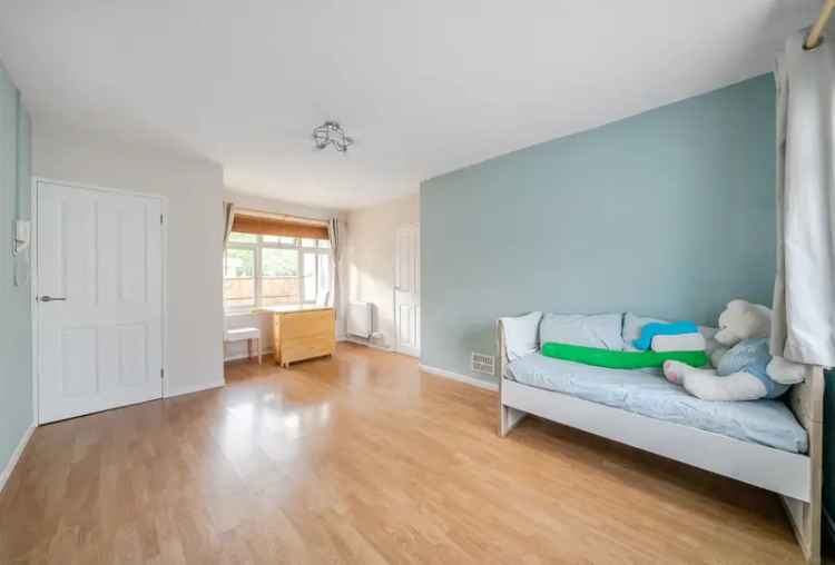 2 Bedroom Flat for Sale - Private Garden & Secure Entry