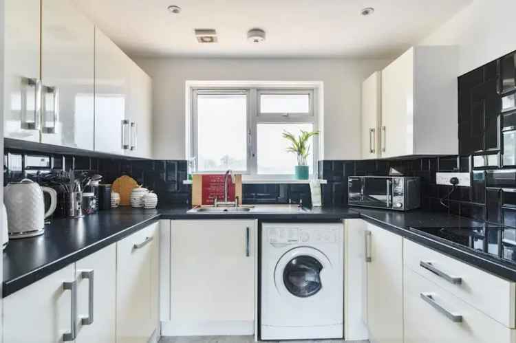 3 bedroom flat for sale