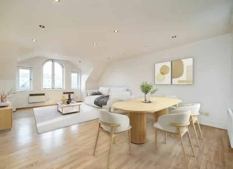 3-Bedroom Apartment Notting Hill Top Floor Long Lease