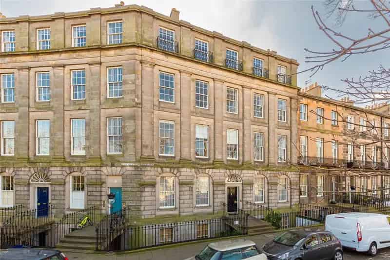 4 Bedroom Georgian Apartment for Sale in Edinburgh's New Town