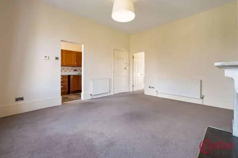 1 Bedroom Apartment Crouch End Near Shops and Transport