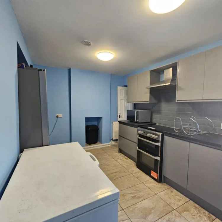 3 Bedroom House To Let Treforest