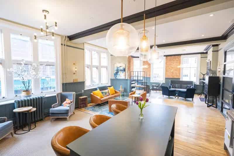 High-Quality Office Suites to Let in Reading Town Centre