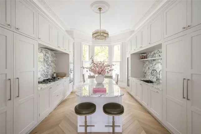 3-Bedroom Apartment in Notting Hill Elgin Crescent