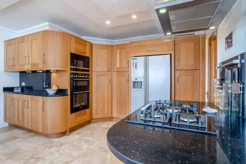 5 Bedroom Detached House with Annex and Large Garden