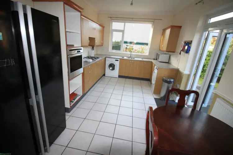 4 bedroom semi-detached house to rent