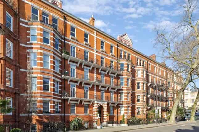 Flat for Sale in Richmond Mansions SW5