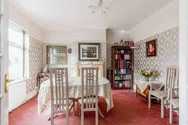 Six Bedroom 1920s House with Large Garden and Garage