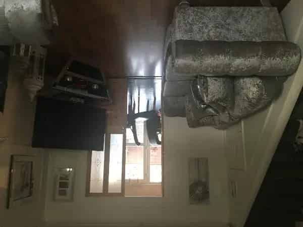 2 Bedroom House Near Schools and Station
