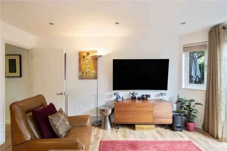 Two Double Bedroom Ground Floor Flat near Wandsworth Common