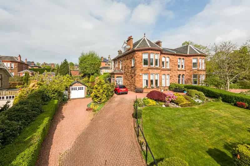 3 Bedroom Apartment for Sale in Shawlands Glasgow