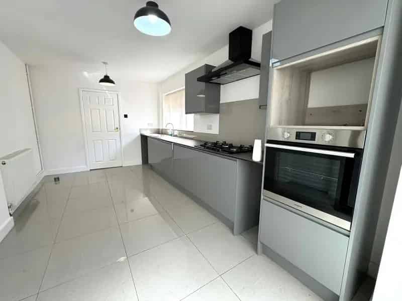 2 Bed Bungalow with Conservatory and Garage