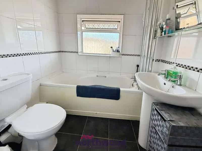 3 Bed Semi-Detached House for Sale