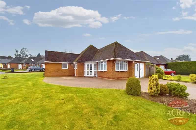 2 Bedroom Detached Bungalow for Sale