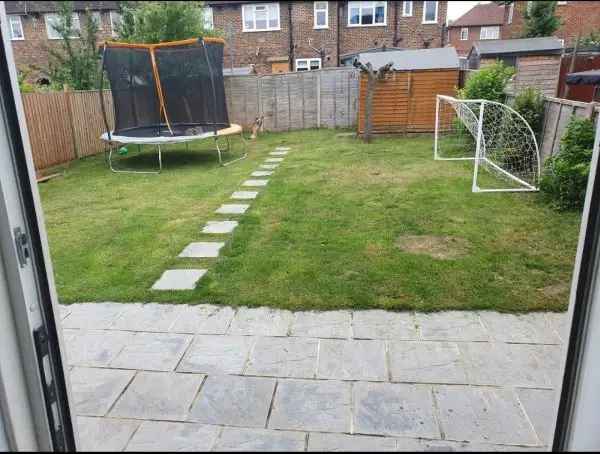 3 Bed Semi Detached House with Garden and Parking