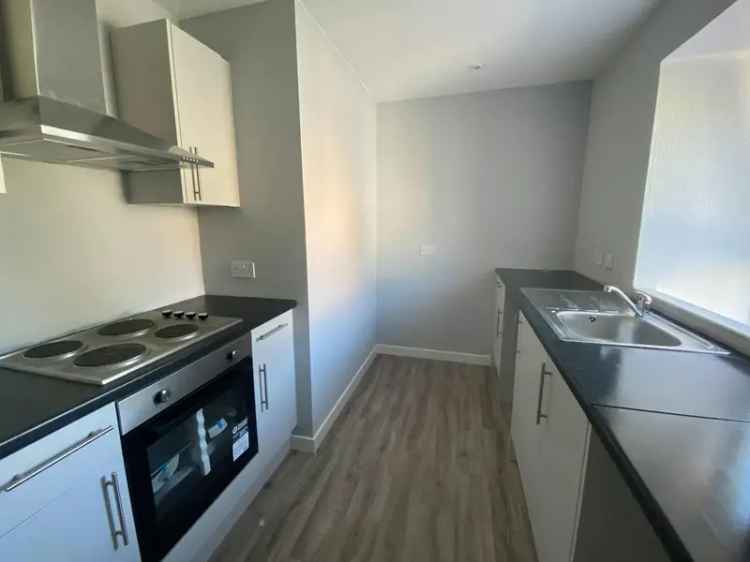 Refurbished Bedsit Perth City Centre Modern Kitchen Large Shower Room