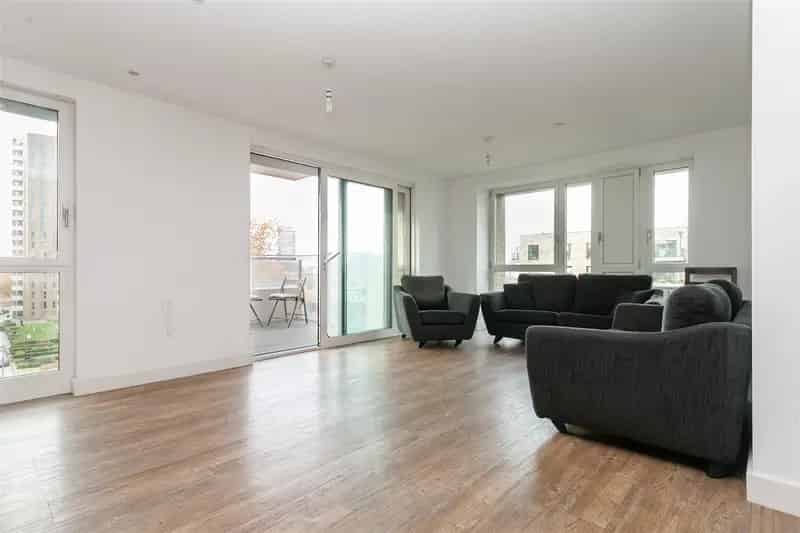 3 Bedroom Flat House to Rent Near Bromley-by-Bow Station