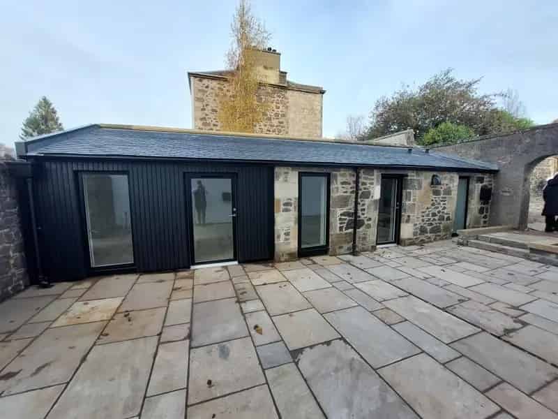 Modern Office Outbuilding 2 Offices Parking Shower