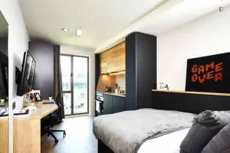 91m² Cardiff Student Studio Near Universities