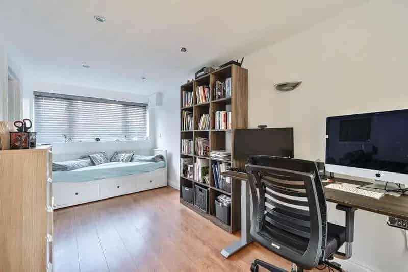 5 Bed House for Sale Near Maidenhead Station