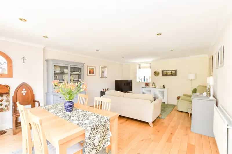4 Bedroom Link Detached House For Sale