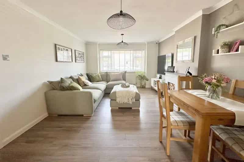 2 Bed Flat for Sale - Modern Apartment with Private Garden and Garage