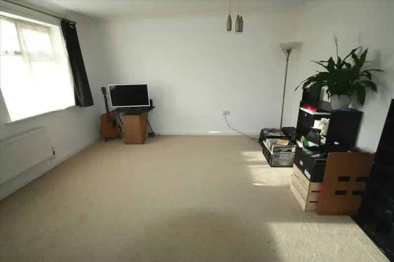 2 Bedroom Ground Floor Apartment Available June 2025