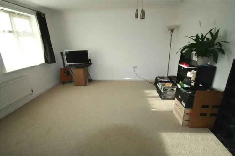2 Bedroom Ground Floor Apartment Available June 2025