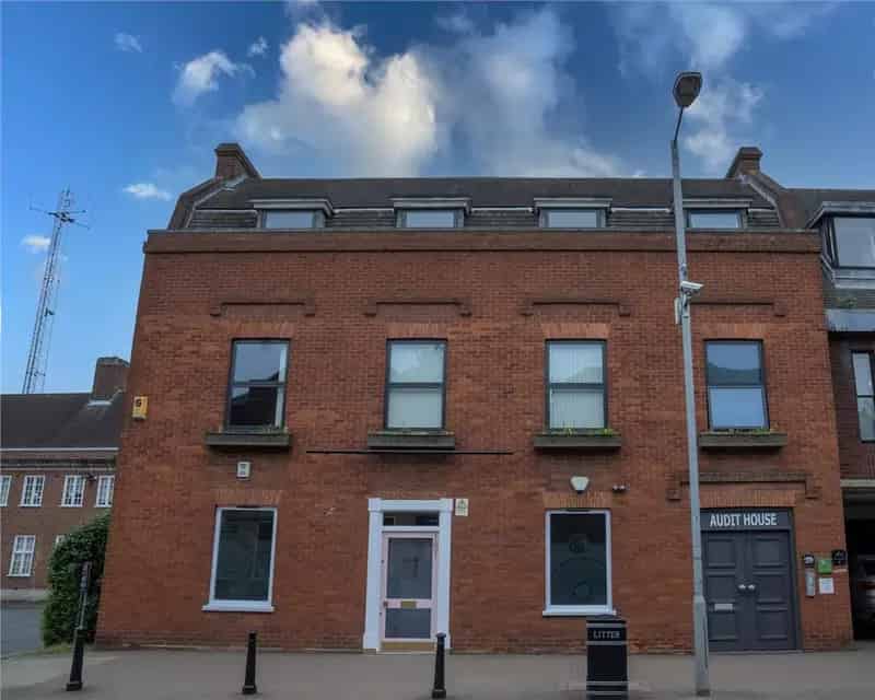 Semi Detached Office Building with Parking and WCs