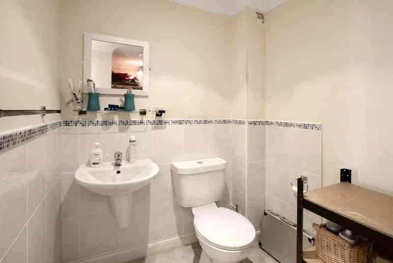 2 Bed Flat for Sale - Well Presented Apartment with Parking