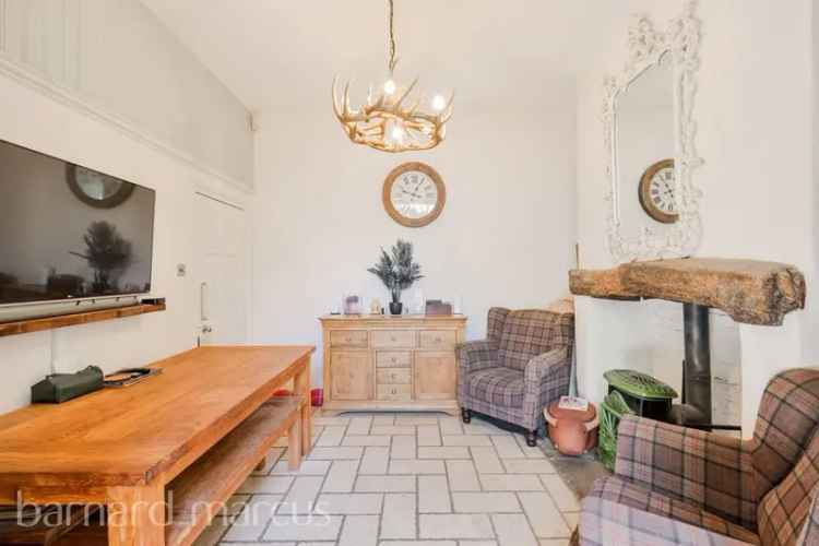 Surrey Hills Coaching Inn: 4-Bedroom Family Home