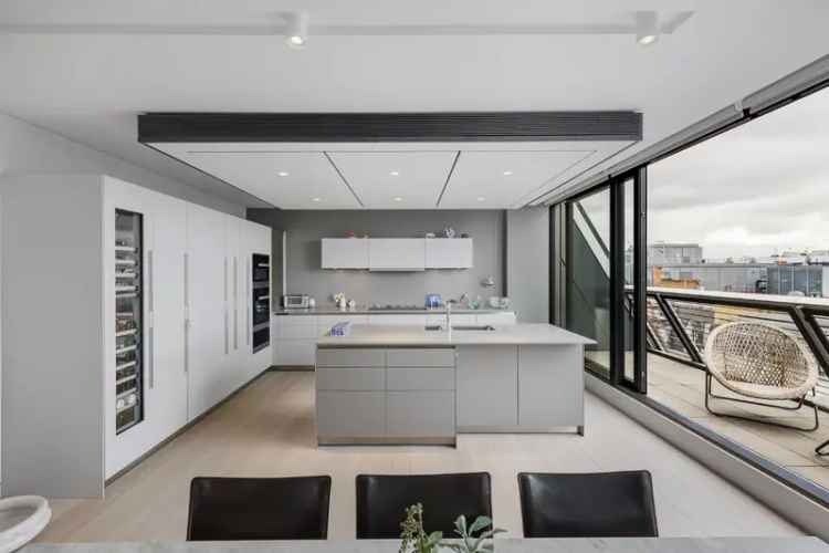 Mayfair Penthouse Apartment with City Views and Five-Star Amenities