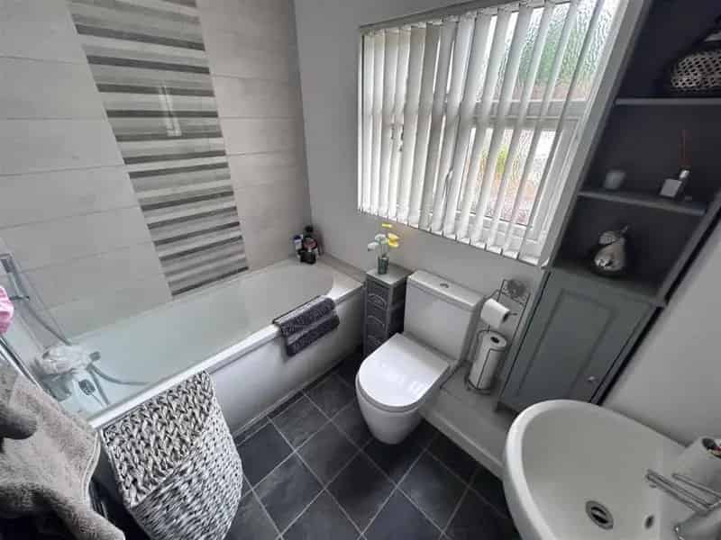 3 Bed Mid Terrace House for Sale Garage Parking
