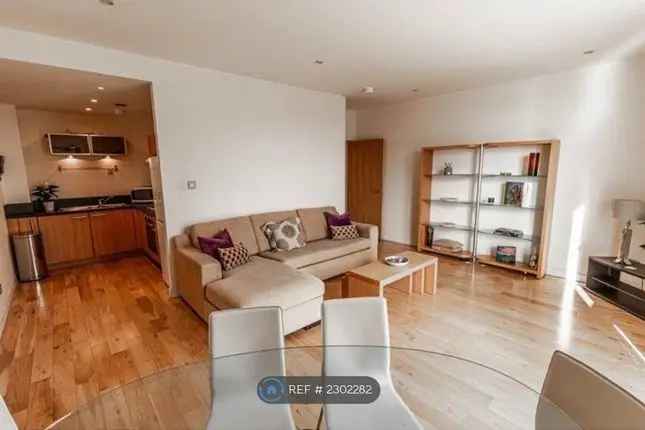 Flat to rent in Oswald Street, Glasgow G1