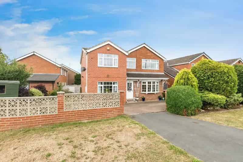 4 Bedroom Detached House for Sale in Low Ackworth, West Yorkshire