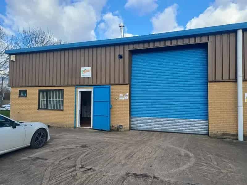 Industrial Unit: Steel Frame, High Eaves, Excellent Loading