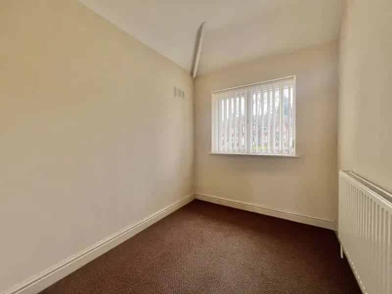 3 Bedroom Semi-Detached House to Rent Near Schools and Shops
