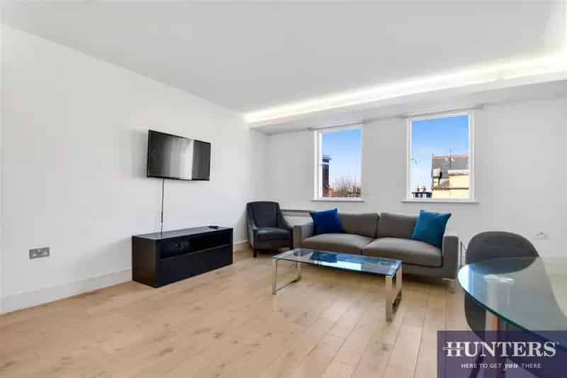 1 bedroom House
 To Let 
Total Size: 646 SQ FT