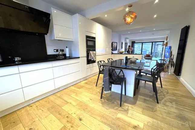 5-Bed 4-Bath Semi-Detached House for Sale SW15