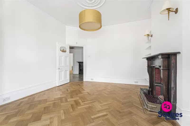 5 Bedroom Semi-Detached House Finchley Central