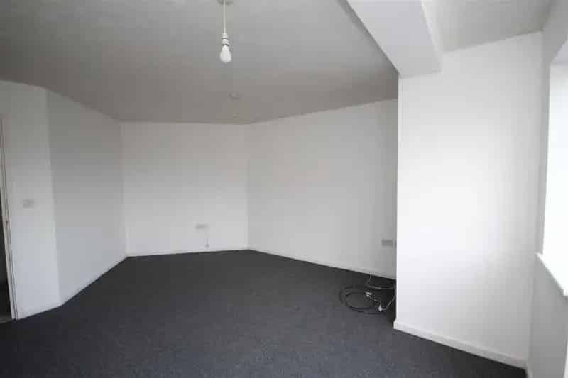 2 Bedroom Apartment to Rent Mid-August