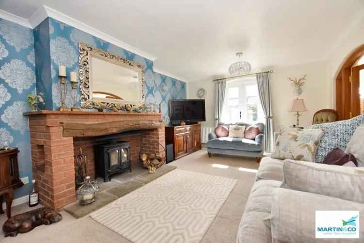 4 Bedroom House For Sale in Burbage Village